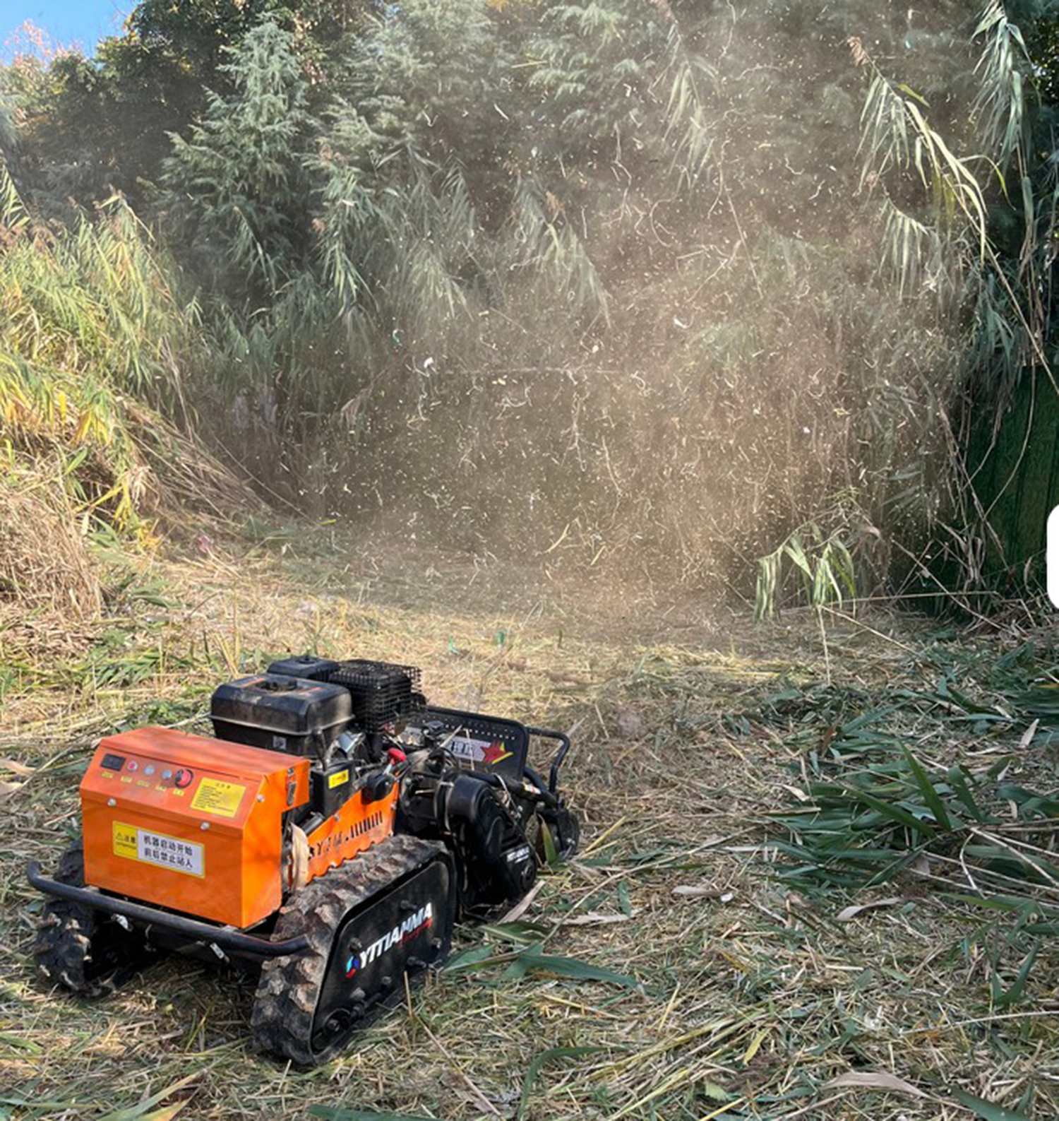 Broyeurs radio-commandés Z-entrax BRM vue 5