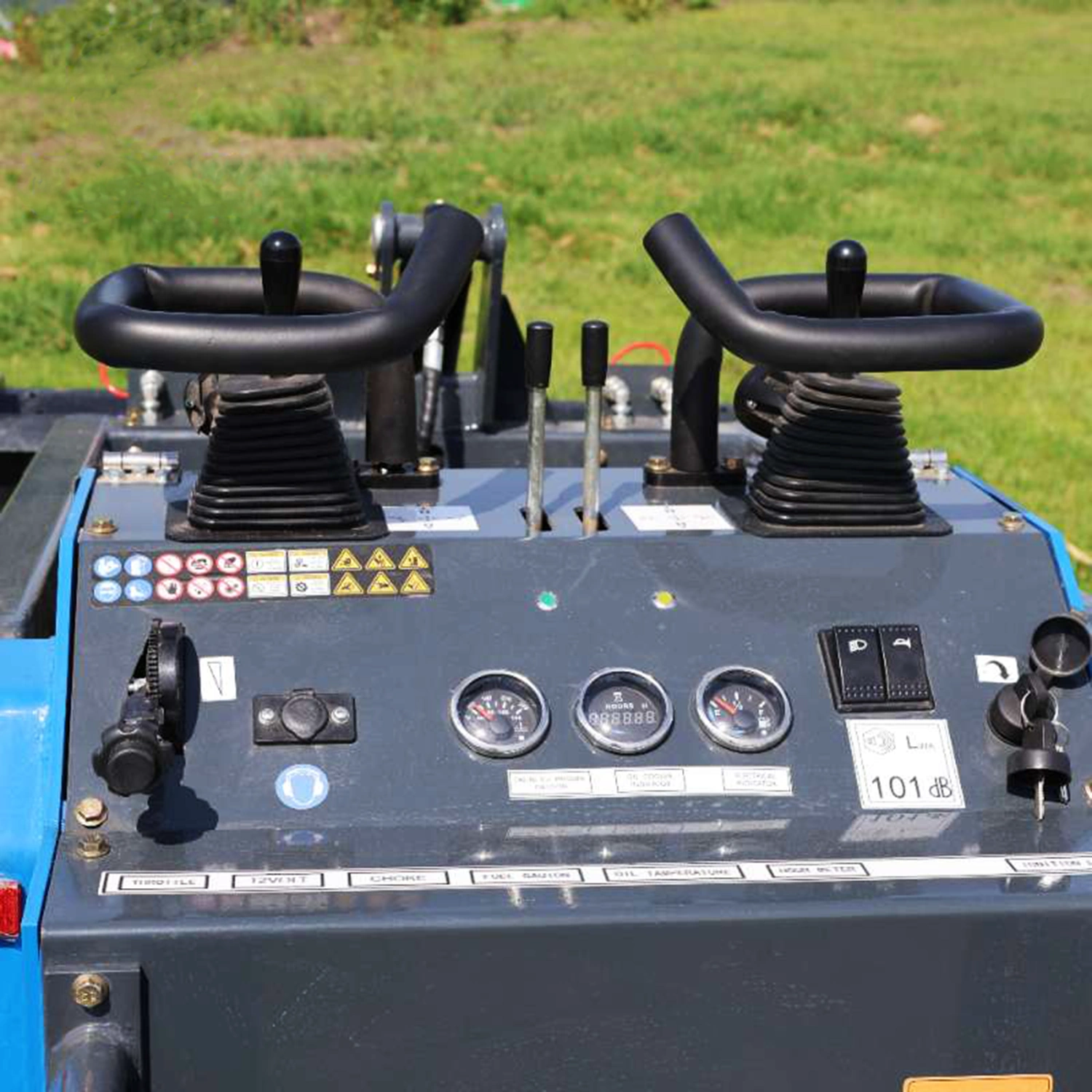 Poste de commande du chargeur sur chenilles professionnelle Zentrax 900