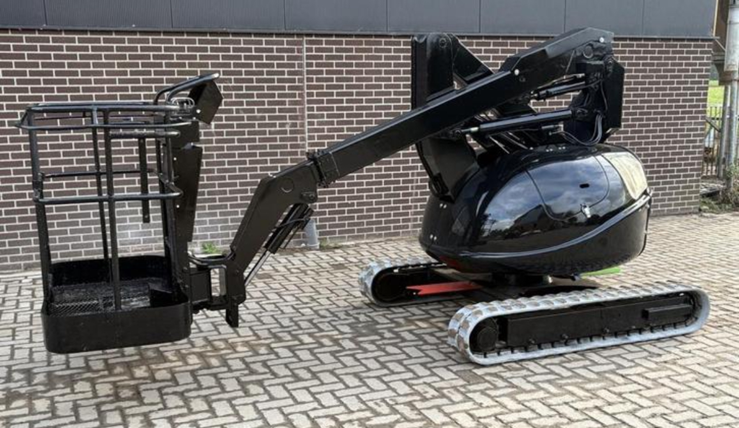 Nacelle sur chenilles pour travail en hauteur sur terrain difficile